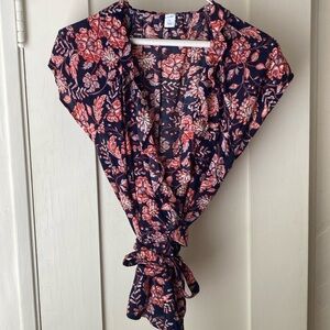 Pretty Old Navy wrap around blouse, size Small.